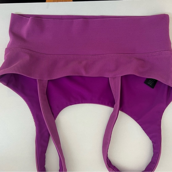 Beach Riot X REVOLVE Leah Sports Bra in Ultra Pink / Fuchsia in XS - Picture 2 of 8